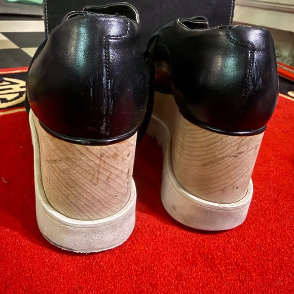 Stella McCartney $895 Elyse faux glossed leather platform brogues - Picture 3 of 5